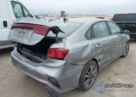 2024 Kia Forte Lxs z USA, uszkodzony, nr VIN 3KPF24AD0RE811797